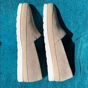 Donald Pliner NEW Loafers. 8 1/2.